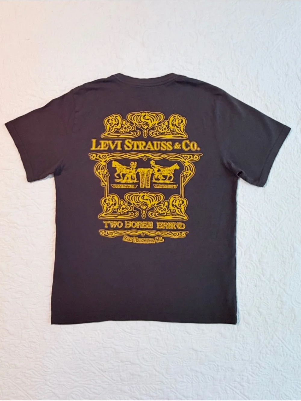 Levi’s Two Horse Brand Tee | Grey | Size XS | Relaxed Fit Graphic
